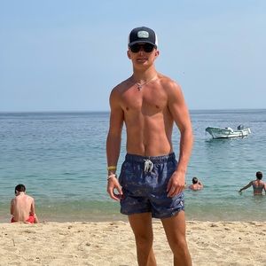 Meet your Posher, Christian